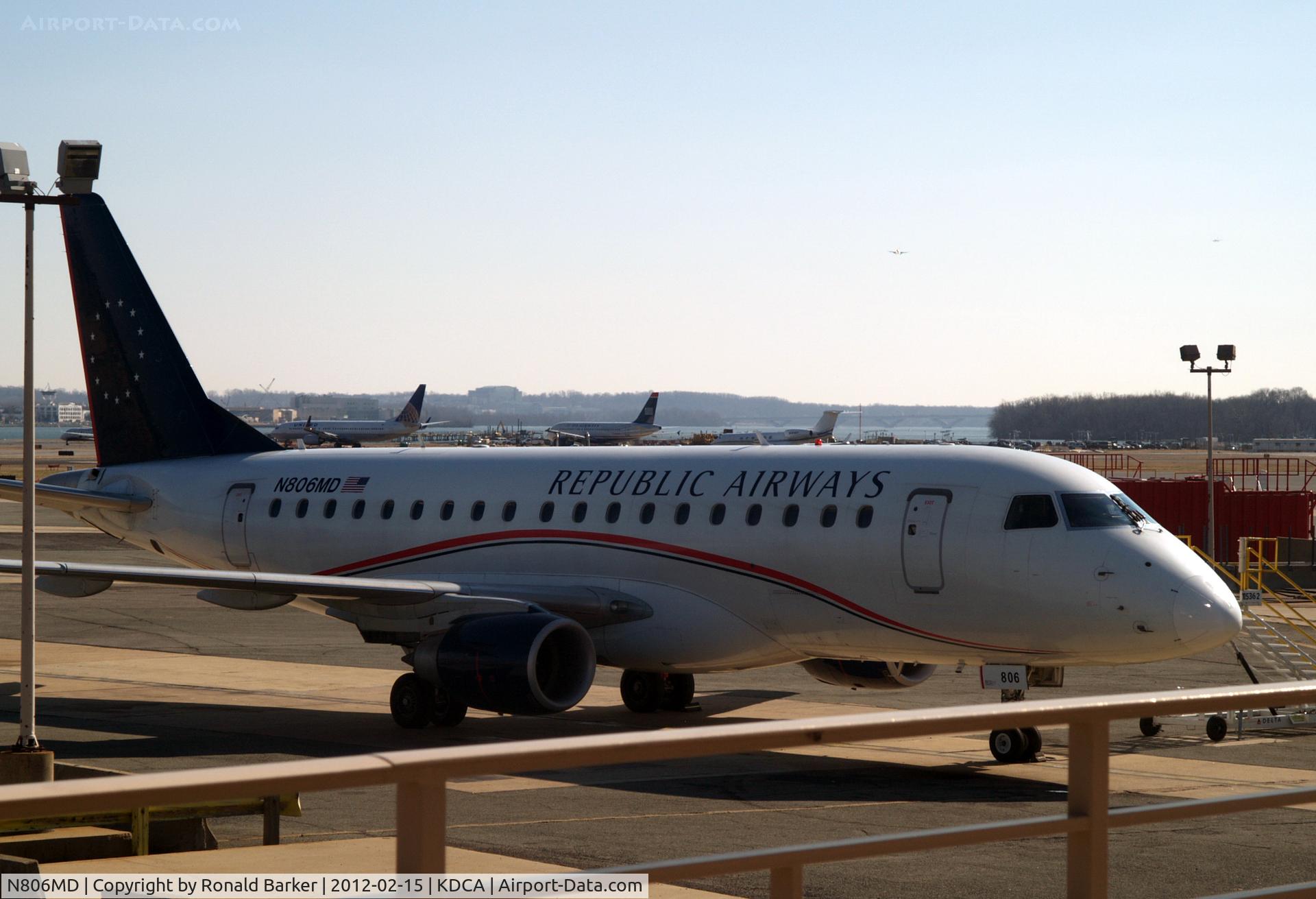N806MD, 2004 Embraer 170SU (ERJ-170-100SU) C/N 17000019, DCA, VA