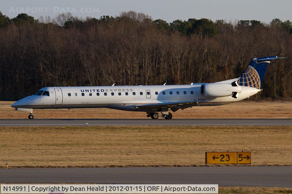 N14991, 2000 Embraer ERJ-145LR (EMB-145LR) C/N 145278, United Express (ExpressJet Airlines) N14991 (FLT ASQ5928) from Chicago O'Hare Int'l (KORD) rolling out on RWY 5 after landing.