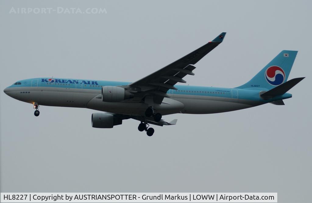 HL8227, 2010 Airbus A330-223 C/N 1200, Korean Air at a rainy Day