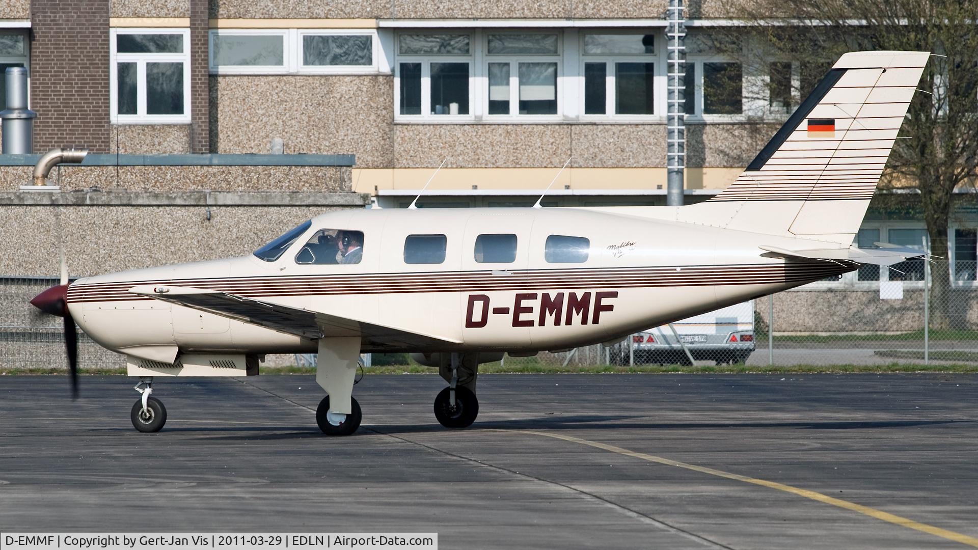 D-EMMF, 1990 Piper PA-46-350P Malibu Mirage Malibu Mirage C/N 4622103, Taxiing out at MGL