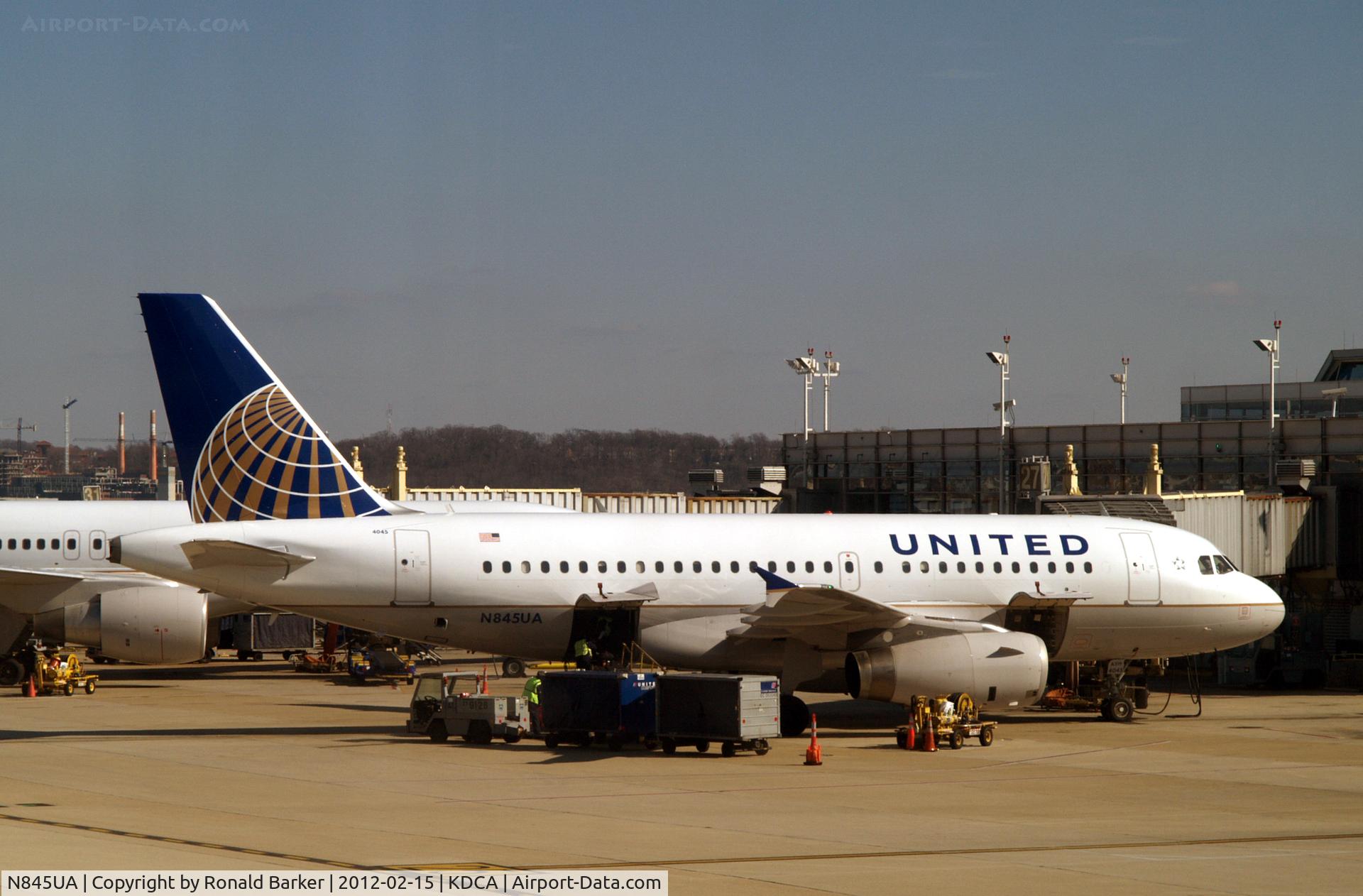 N845UA, 2001 Airbus A319-131 C/N 1585, DCA, VA