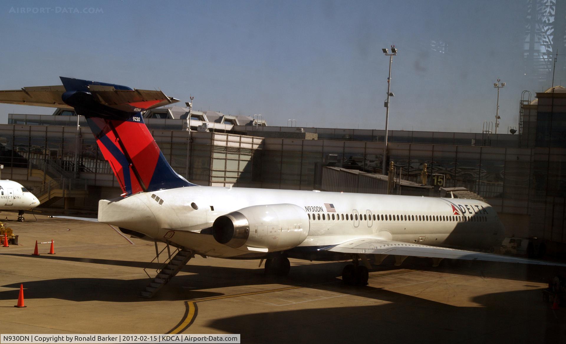 N930DN, 1996 McDonnell Douglas MD-90-30 C/N 53458, DCA, VA