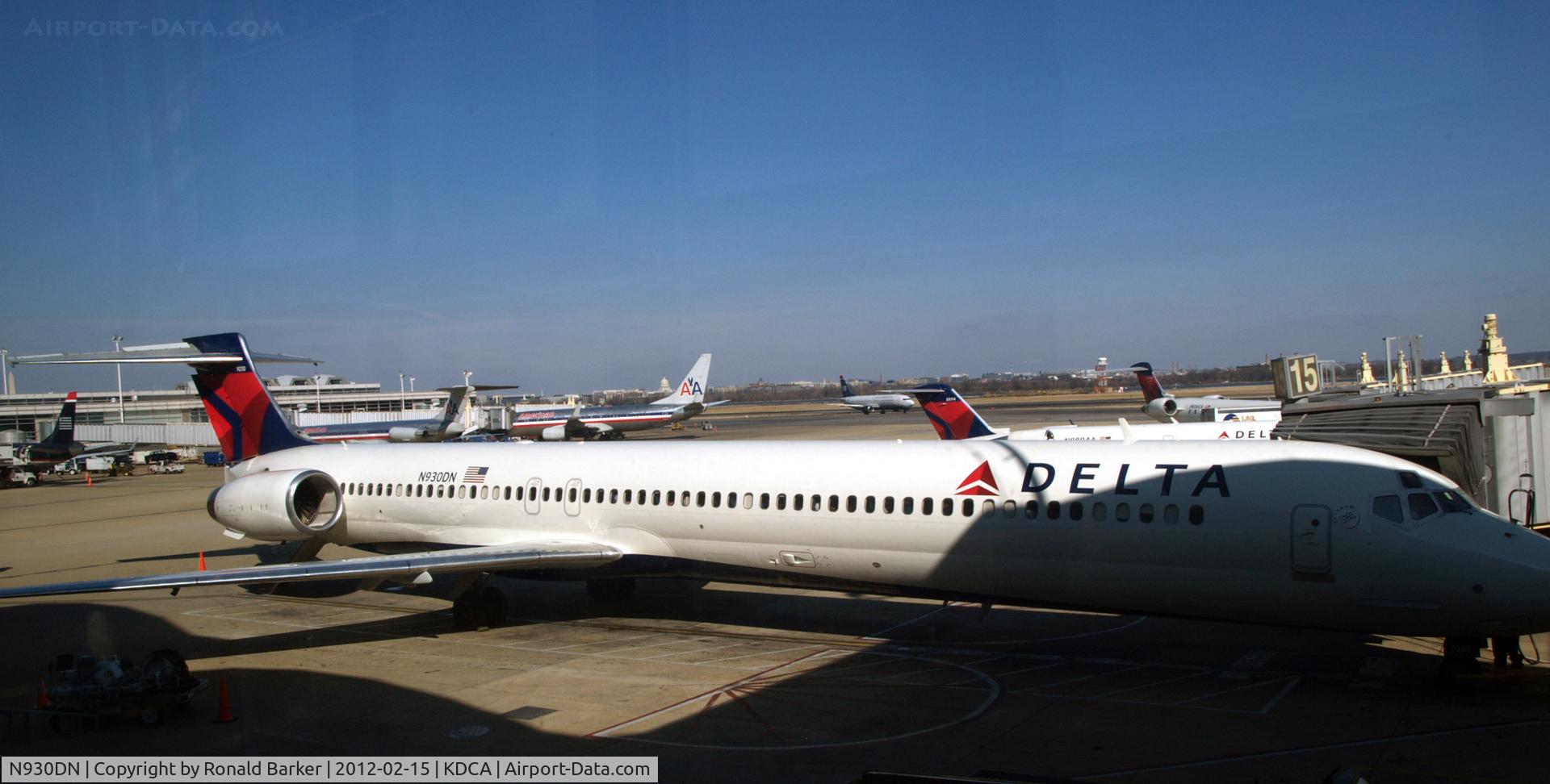 N930DN, 1996 McDonnell Douglas MD-90-30 C/N 53458, DCA, VA