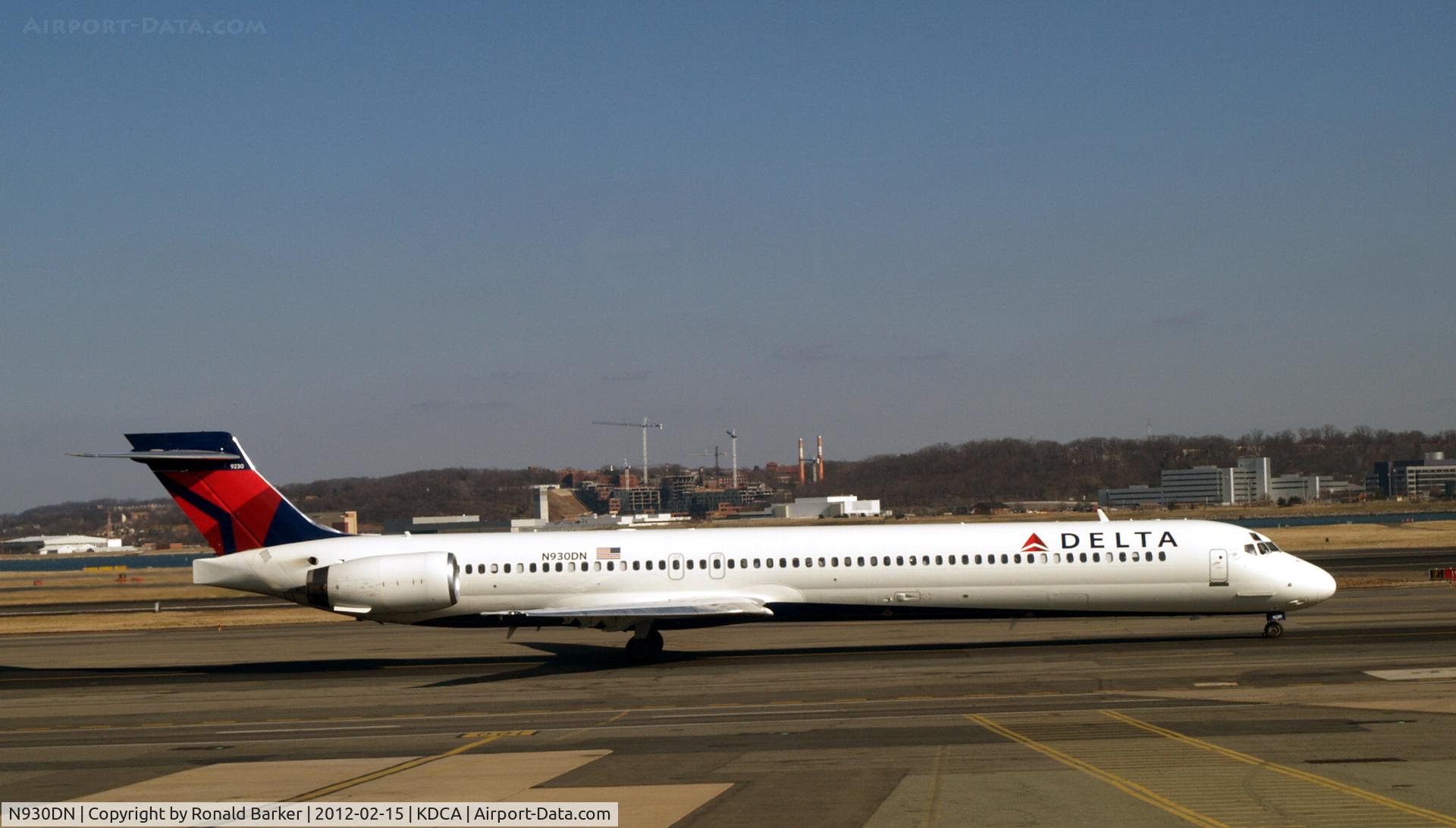 N930DN, 1996 McDonnell Douglas MD-90-30 C/N 53458, DCA, VA