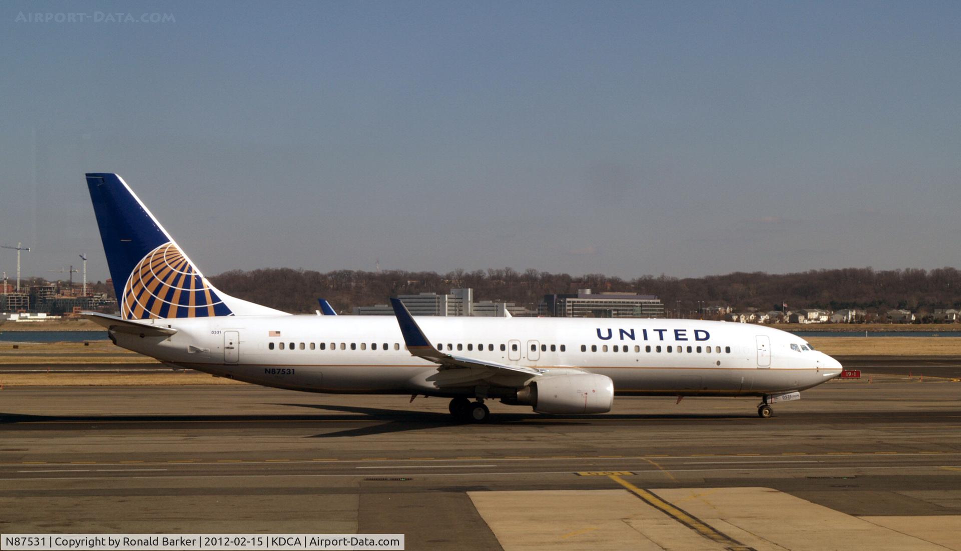 N87531, 2011 Boeing 737-824 C/N 39999, Taxi DCA
