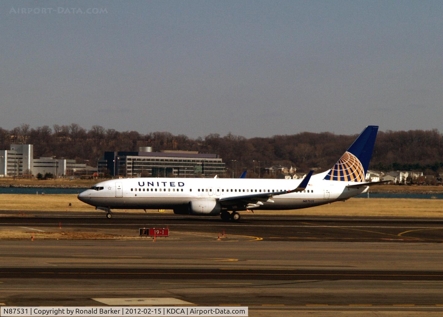 N87531, 2011 Boeing 737-824 C/N 39999, Takeoff DCA