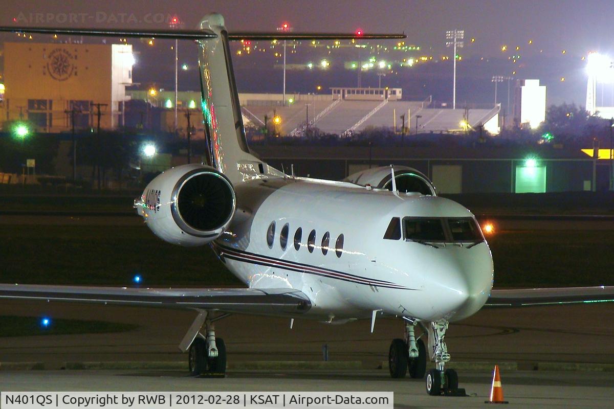 N401QS, 2000 Gulfstream Aerospace G-IV C/N 1408, Parked