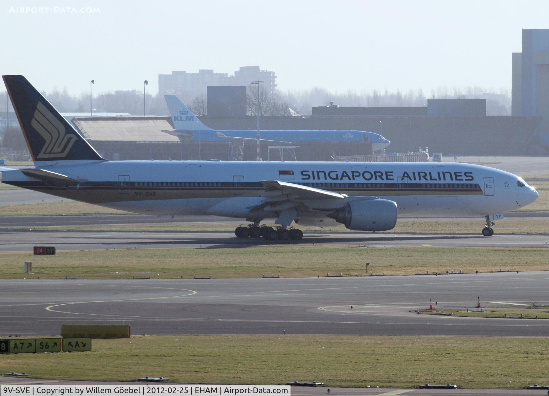 9V-SVE, 2001 Boeing 777-212/ER C/N 30870, Take off from runway 24 of Schiphol Airport