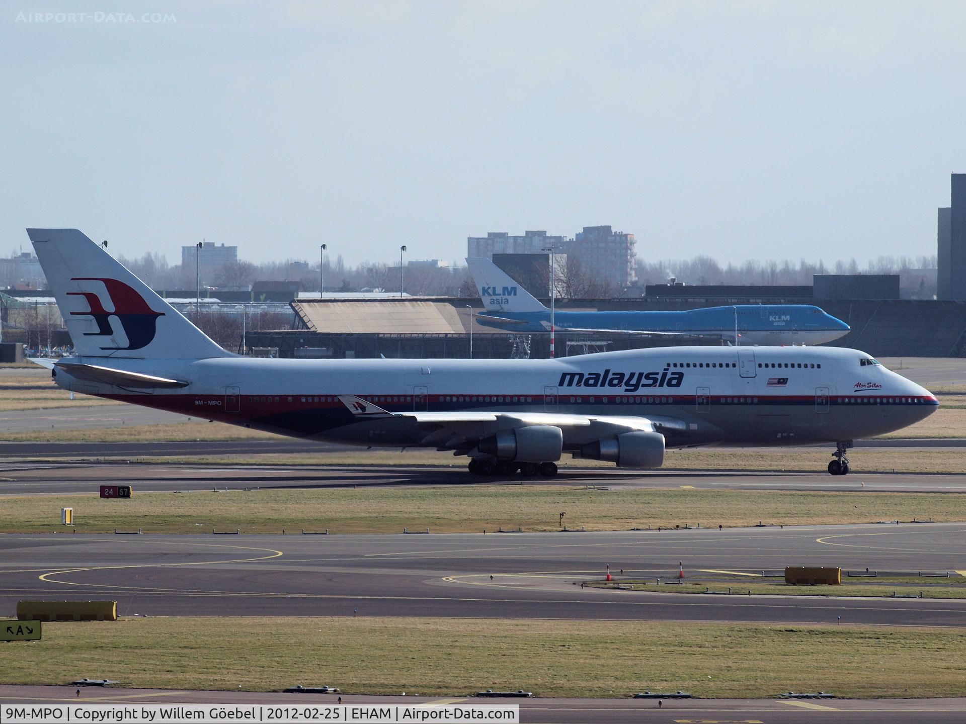 9M-MPO, 2001 Boeing 747-4H6 C/N 28433, Take off from runway 24 of Schiphol Airport