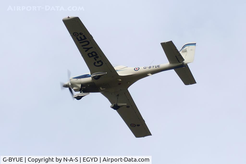 G-BYUE, 1999 Grob G-115E Tutor T1 C/N 82090/E, Departing