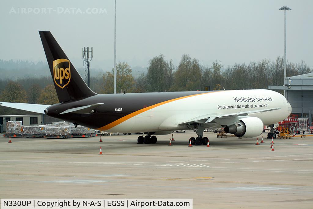 N330UP, 1999 Boeing 767-34AF C/N 27756, Parked up for the day