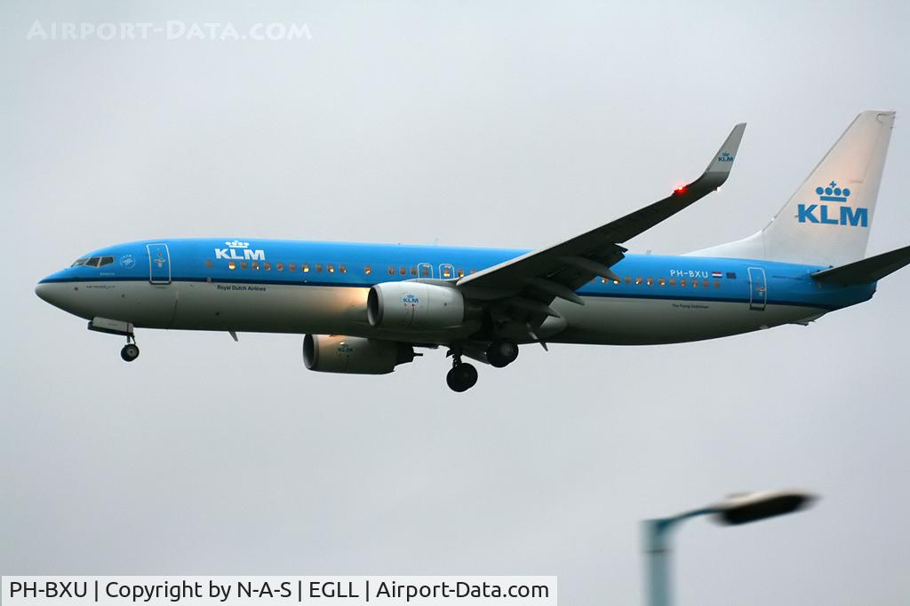 PH-BXU, 2006 Boeing 737-8BK C/N 33028, Arriving