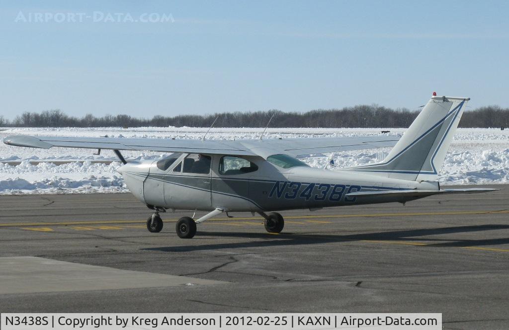 N3438S, 1972 Cessna 177B Cardinal C/N 17701784, Cessna 177B Cardinal at the fuel pump.