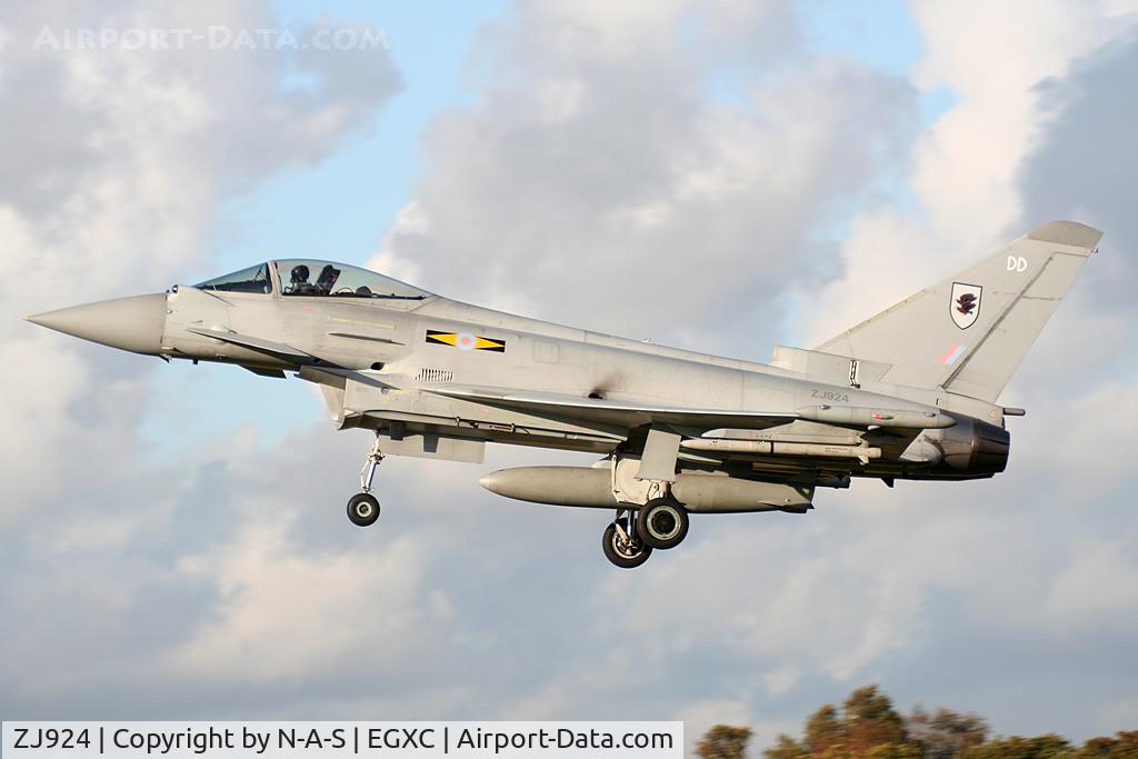 ZJ924, 2006 Eurofighter EF-2000 Typhoon FGR4 C/N 0077/BS015, Short final