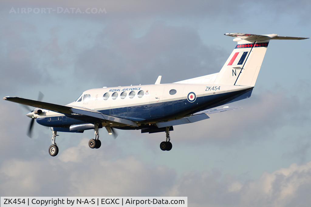 ZK454, 2003 Raytheon B200 King Air C/N BB-1835, Overshooting