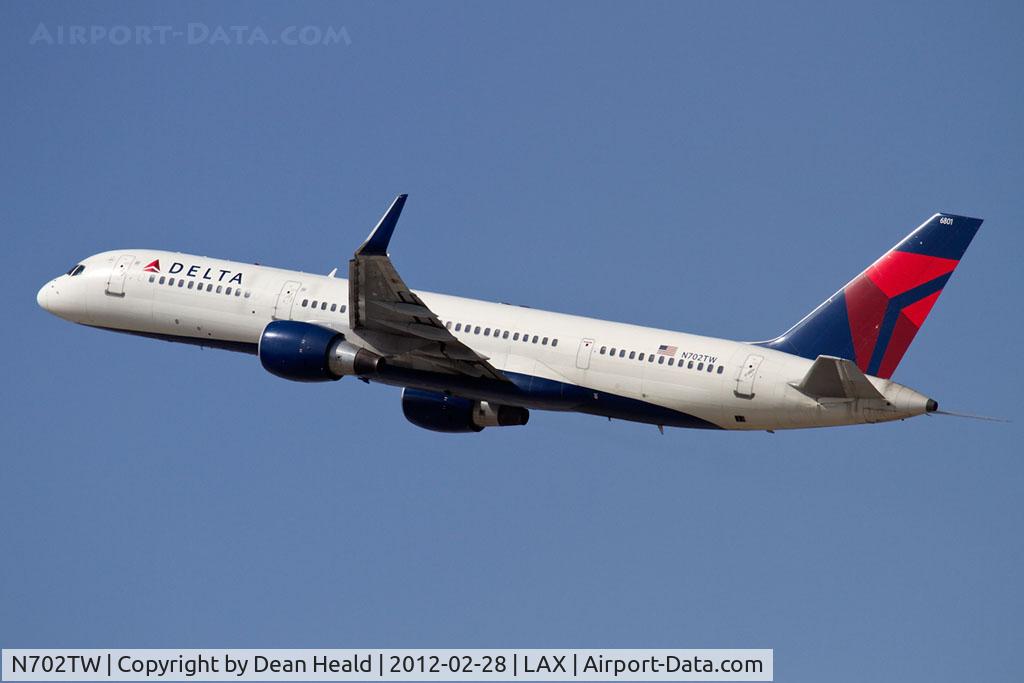 N702TW, 1996 Boeing 757-2Q8 C/N 28162, Delta Air Lines N702TW (FLT DAL1934) climbing out from RWY 25R en route to John F Kennedy Int'l (KJFK).