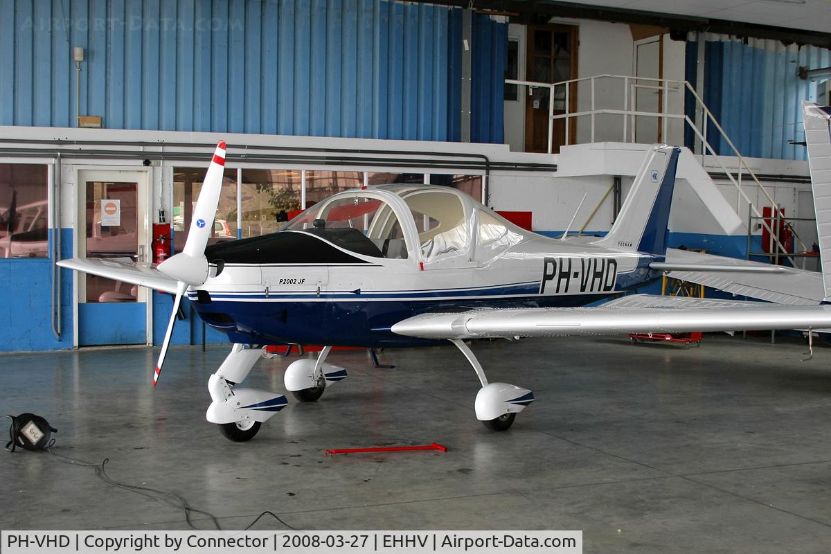 PH-VHD, 2006 Tecnam P-2002JF Sierra C/N 064, The guys of the Vliegschool Hilversum allowed me to get real close to the planes. Thanks !!