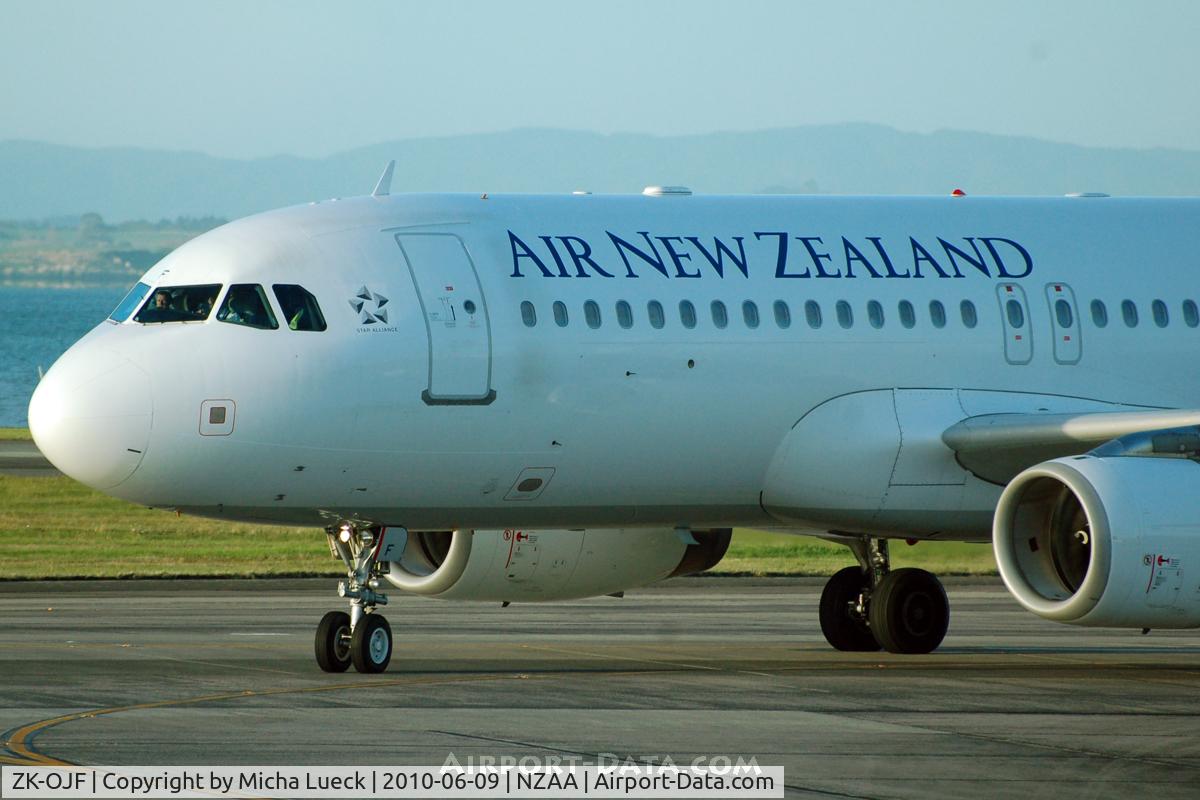 ZK-OJF, 2003 Airbus A320-232 C/N 2153, At Auckland
