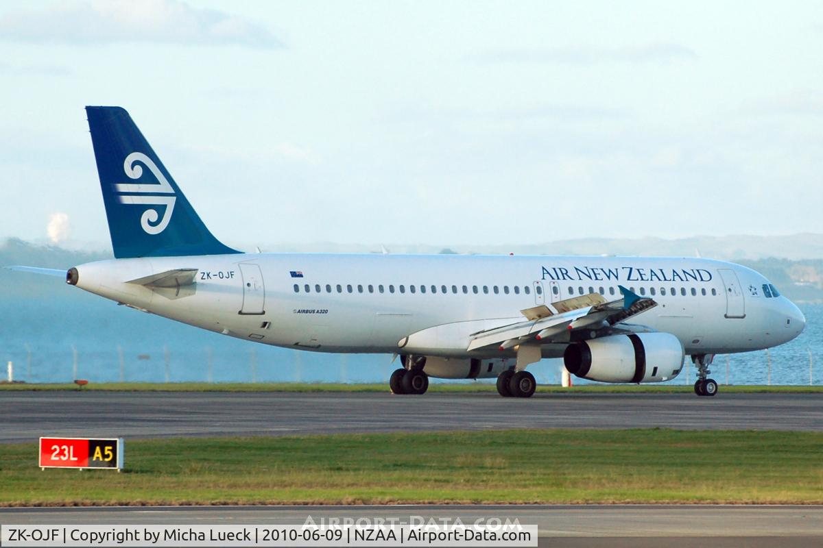 ZK-OJF, 2003 Airbus A320-232 C/N 2153, At Auckland