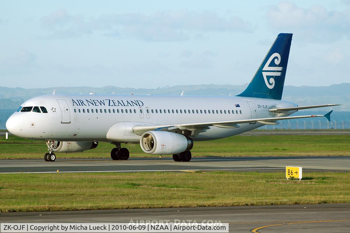 ZK-OJF, 2003 Airbus A320-232 C/N 2153, At Auckland