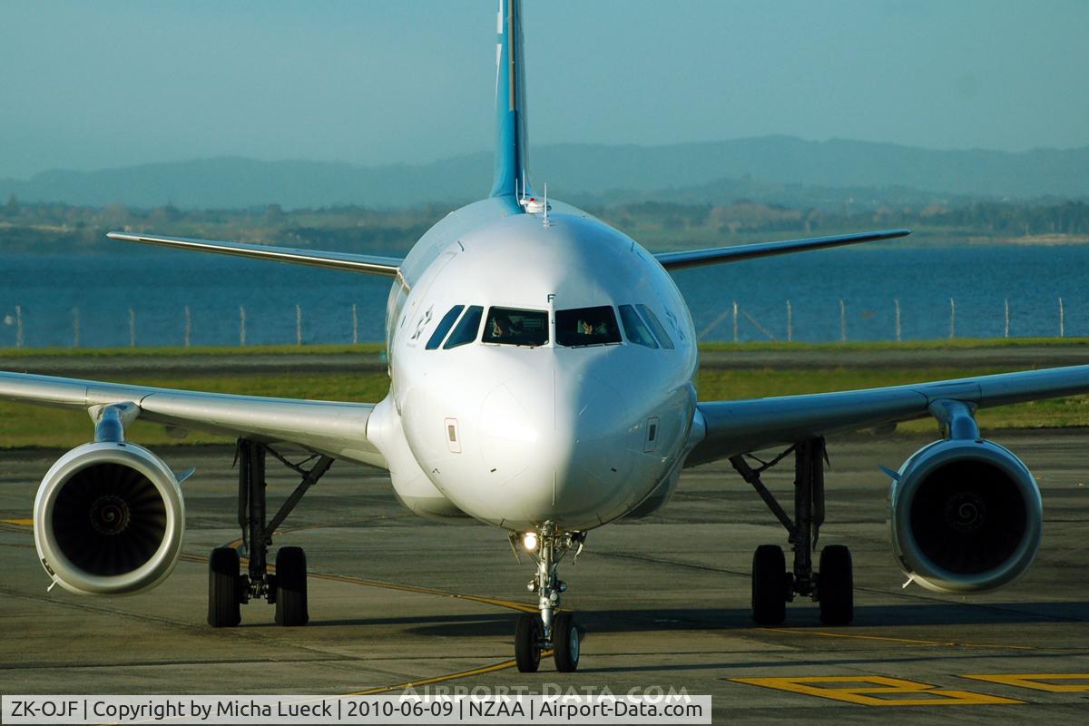 ZK-OJF, 2003 Airbus A320-232 C/N 2153, At Auckland