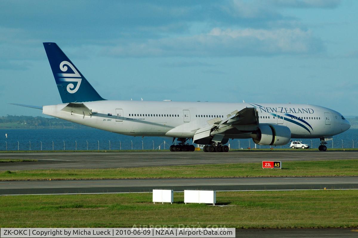 ZK-OKC, 2006 Boeing 777-219/ER C/N 34377, Great braking action