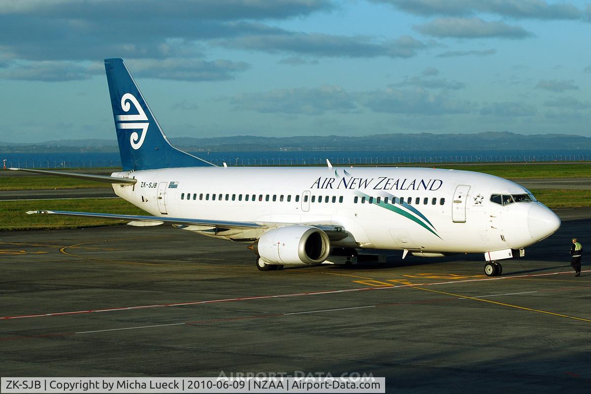 ZK-SJB, 1997 Boeing 737-33R C/N 28868, At Auckland