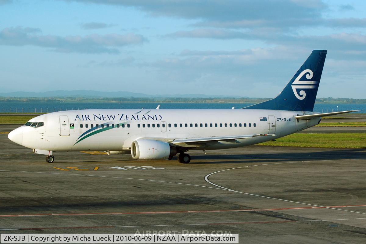 ZK-SJB, 1997 Boeing 737-33R C/N 28868, At Auckland
