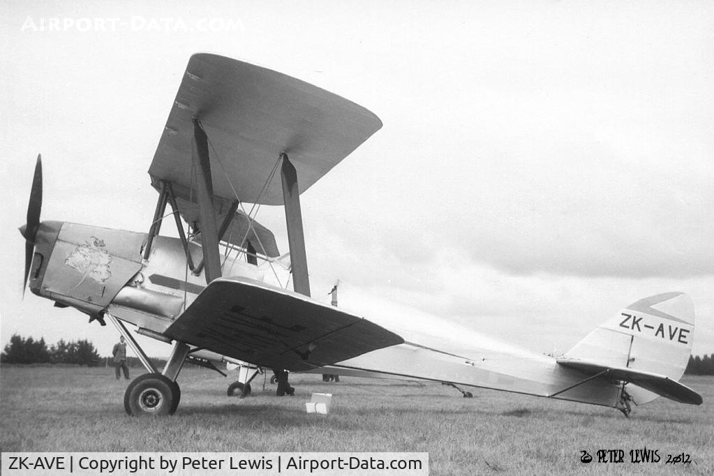 ZK-AVE, 1941 De Havilland DH-82A Tiger Moth II C/N 84207, L A M Thompson, Clinton