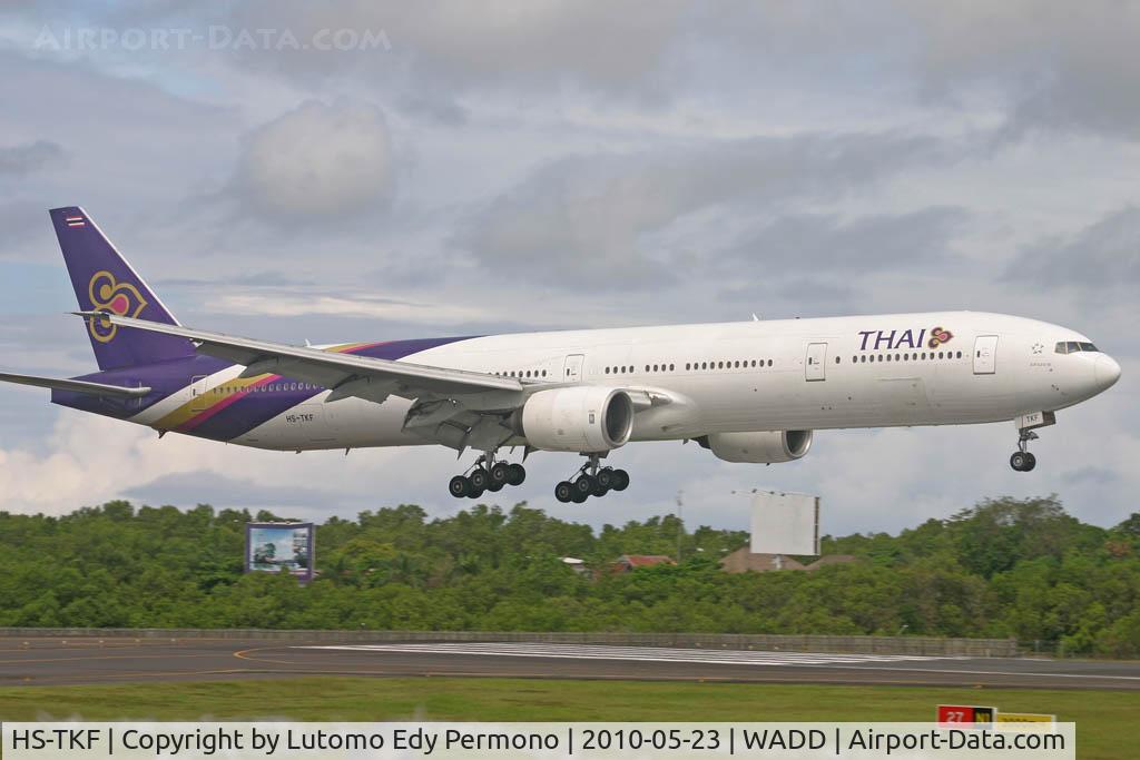 HS-TKF, 2000 Boeing 777-3D7 C/N 29214, Thai Airways
