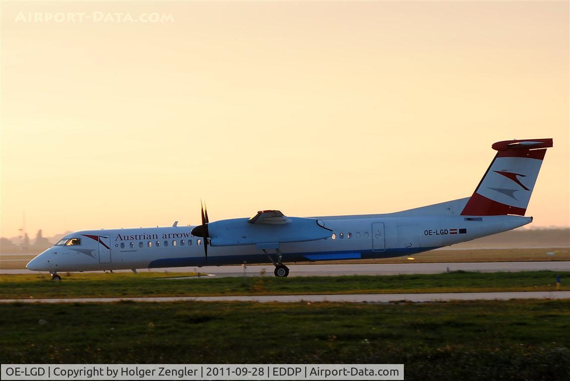 OE-LGD, 2000 De Havilland Canada DHC-8-402Q Dash 8 C/N 4027, Arrival on the evening leg between VIE and LEJ....
