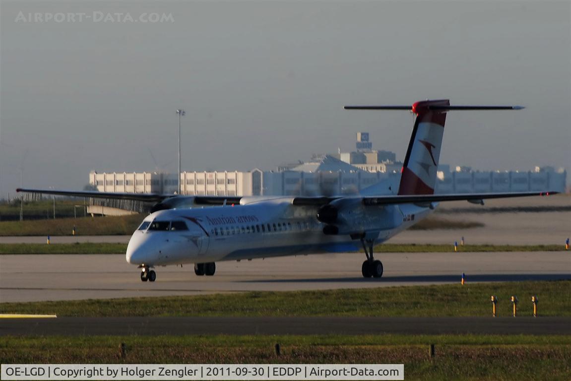 OE-LGD, 2000 De Havilland Canada DHC-8-402Q Dash 8 C/N 4027, Ready for take-off on rwy 08L....