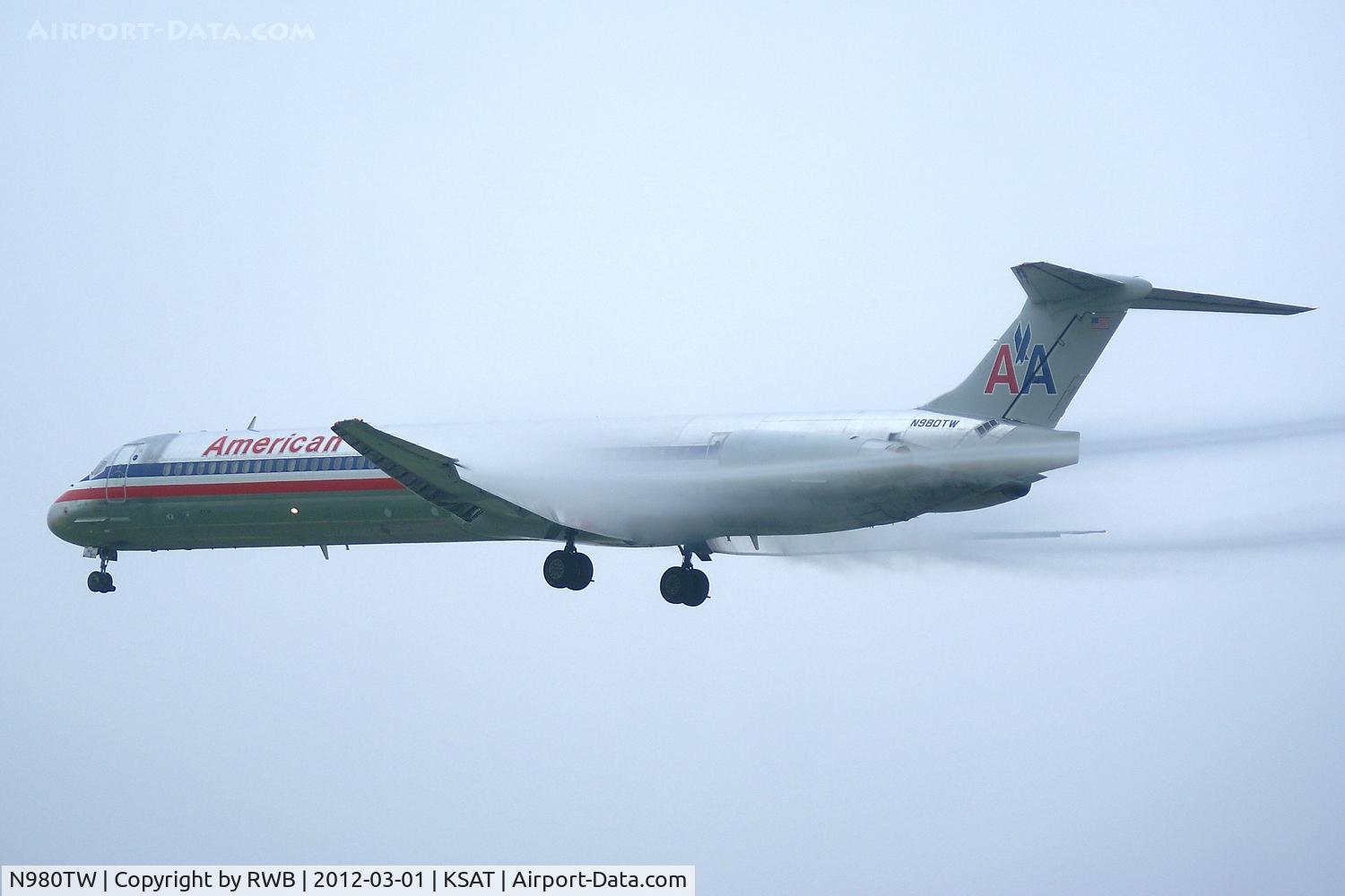 N980TW, 1999 McDonnell Douglas MD-83 (DC-9-83) C/N 53630, On approach 12R