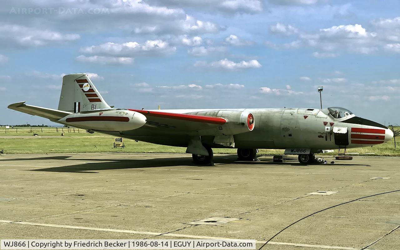WJ866, English Electric Canberra T.4 C/N EEP71334, flightline at RAF Wyton