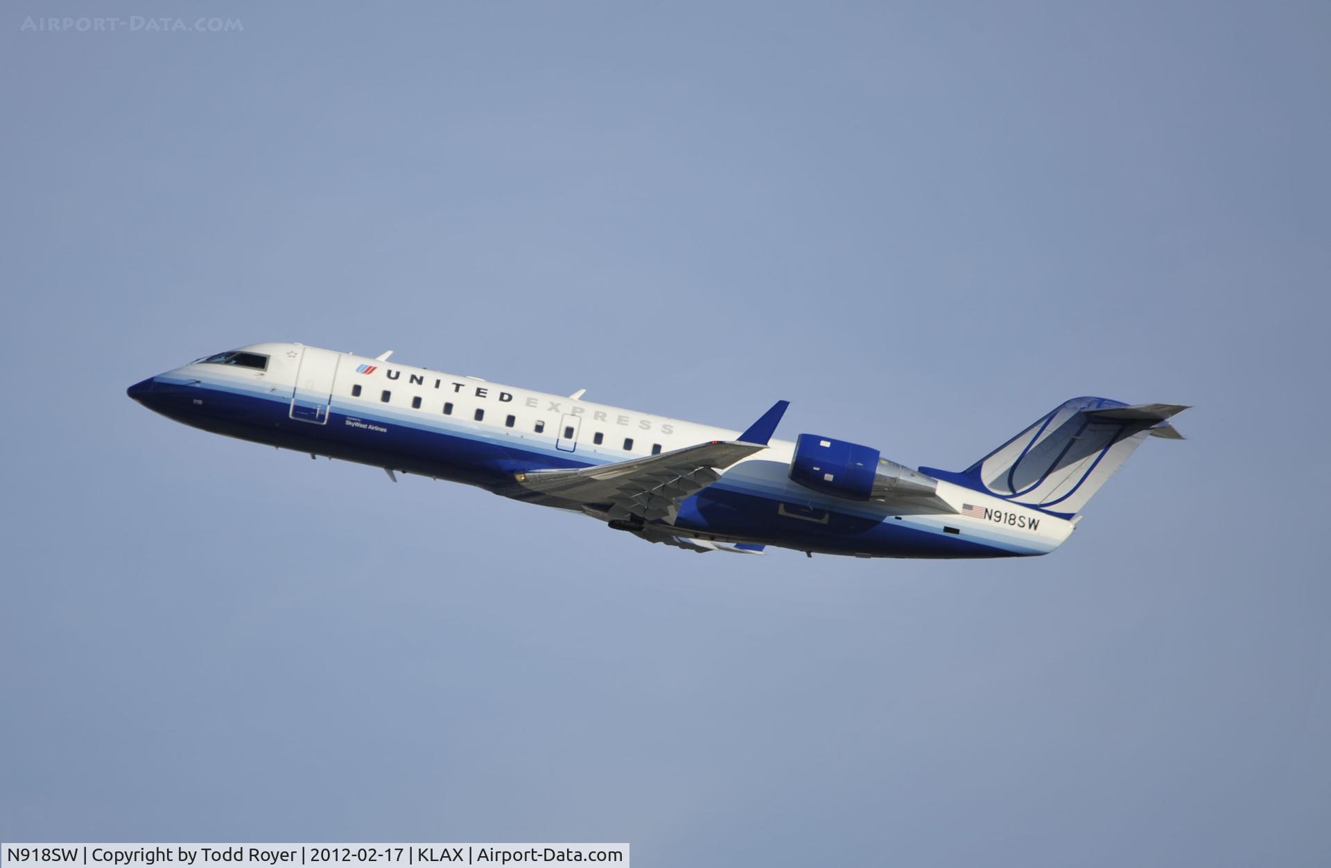 N918SW, 2002 Bombardier CRJ-200LR (CL-600-2B19) C/N 7645, Departing LAX on 25R
