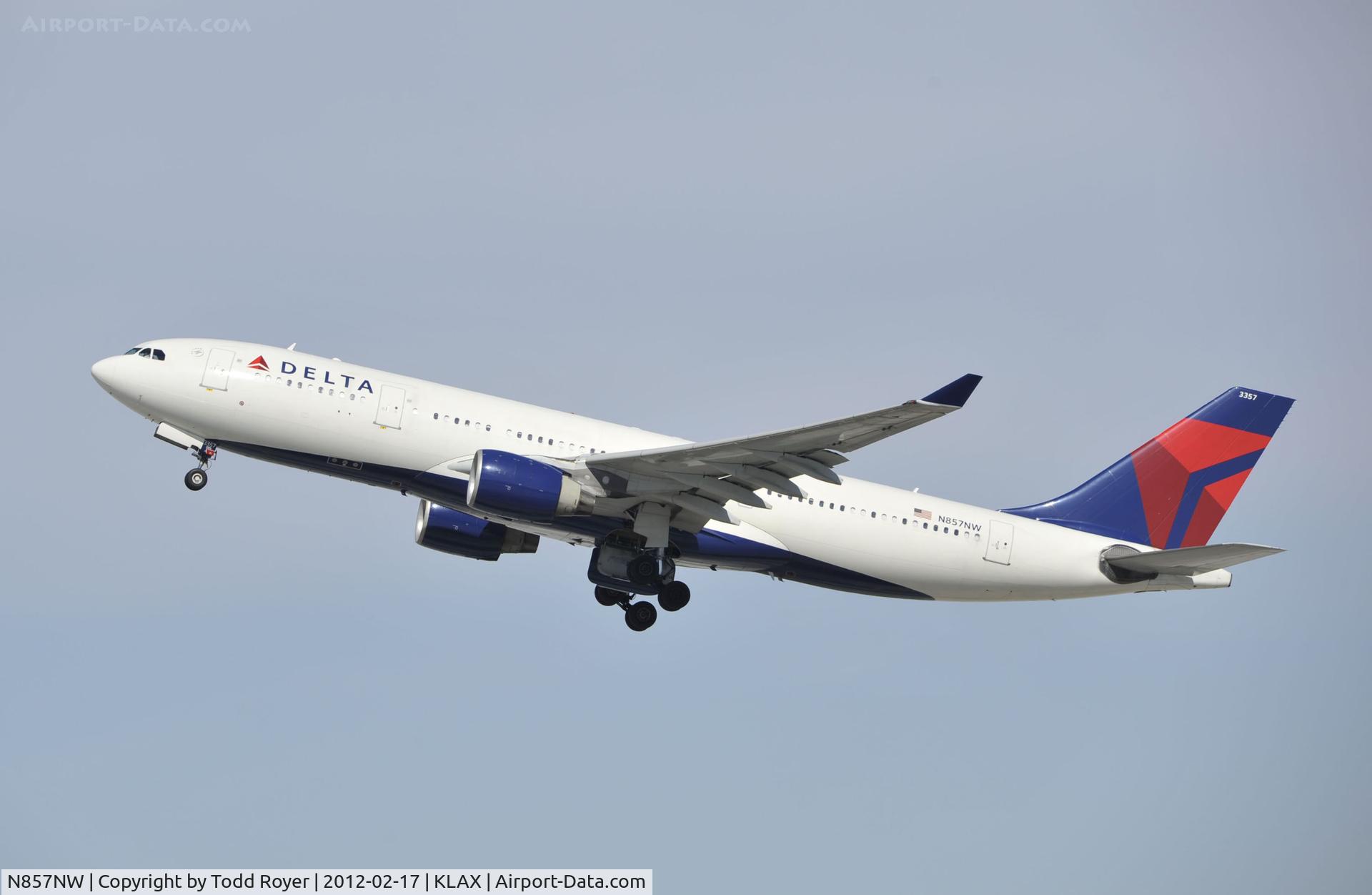 N857NW, 2004 Airbus A330-223 C/N 0633, Departing LAX on 25R