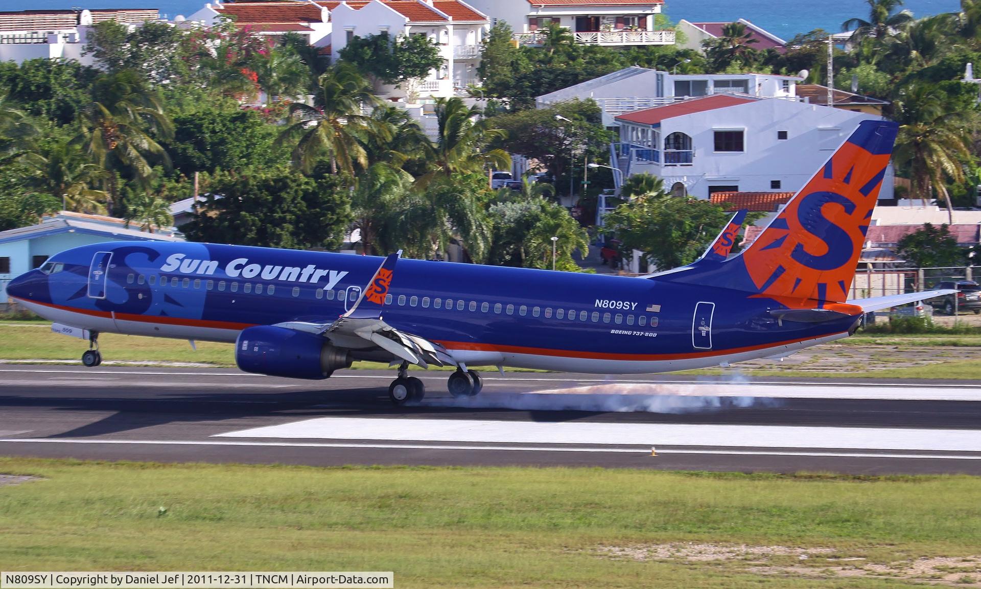 N809SY, 2005 Boeing 737-8Q8 C/N 30683, N809SY