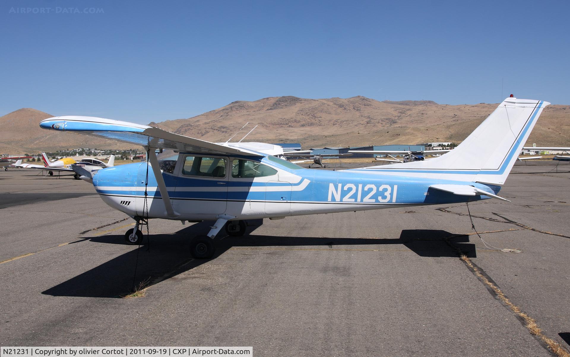 N21231, 1972 Cessna 182P Skylane C/N 18261503, the engine cover is back