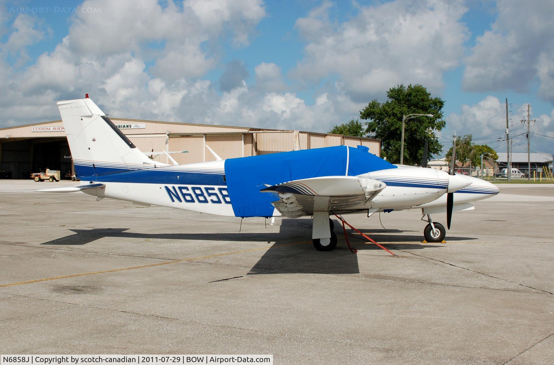 N6858J, 1976 Piper PA-34-200T C/N 34-7670294, 1976 Piper PA-34-200T N6858J at Bartow Municipal Airport, Bartow, FL