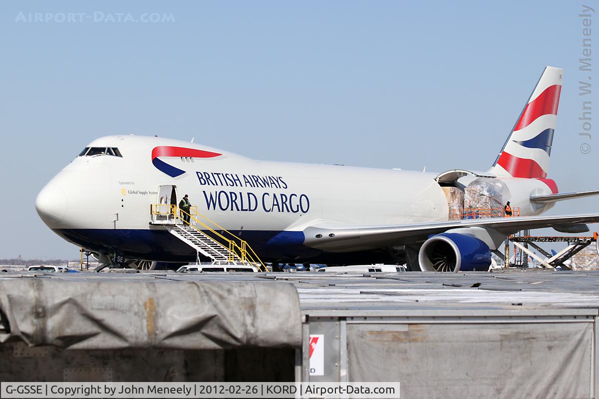 G-GSSE, 2011 Boeing 747-87UF C/N 37568, Offloading pallets at ORD