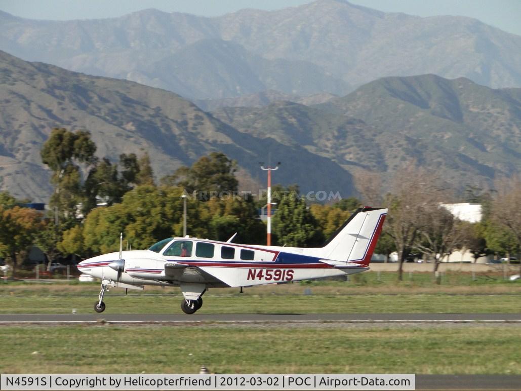 N4591S, 1976 Beech 58 Baron C/N TH-723, Gathering speed for take off from 26L