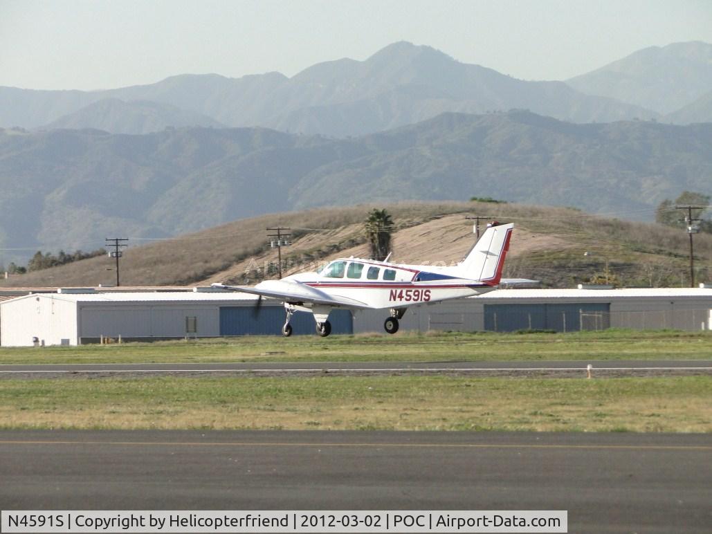 N4591S, 1976 Beech 58 Baron C/N TH-723, Lift off and westbound