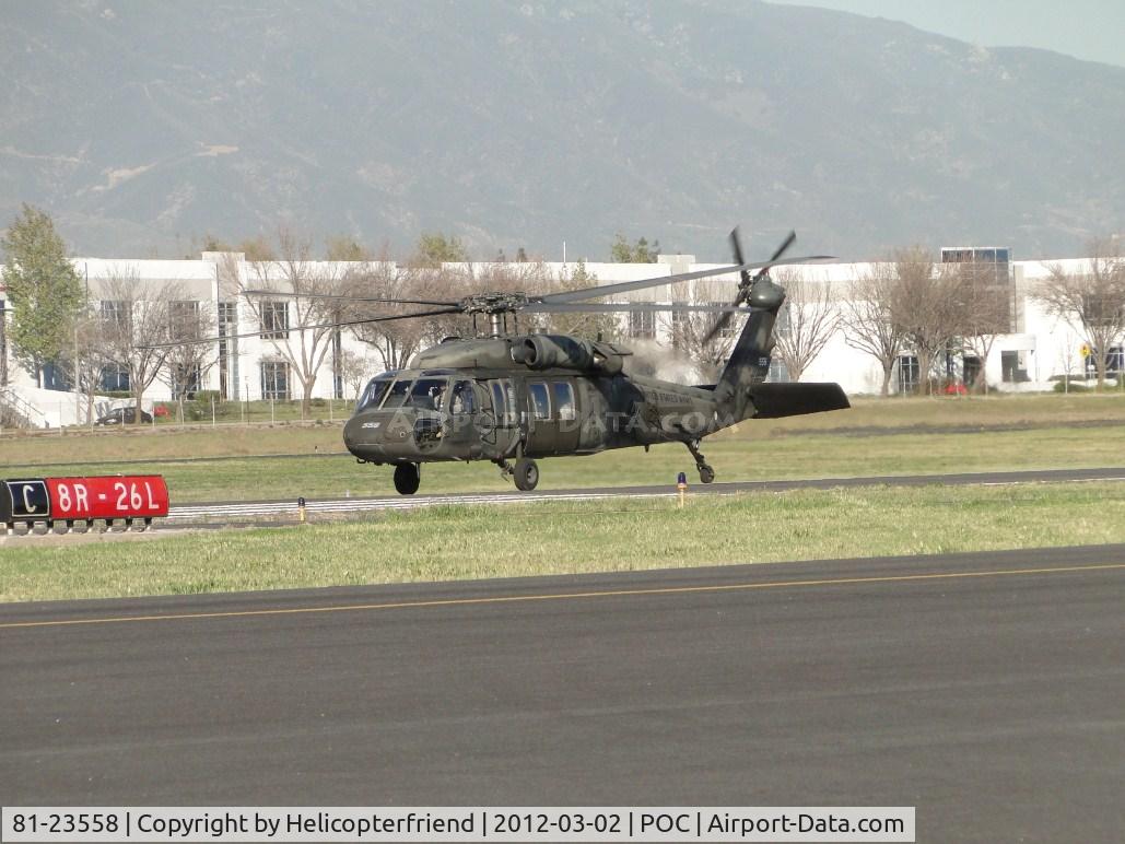 81-23558, 1981 Sikorsky UH-60A Black Hawk C/N 70.279, Down on 26L and taxiing to taxiway Echo