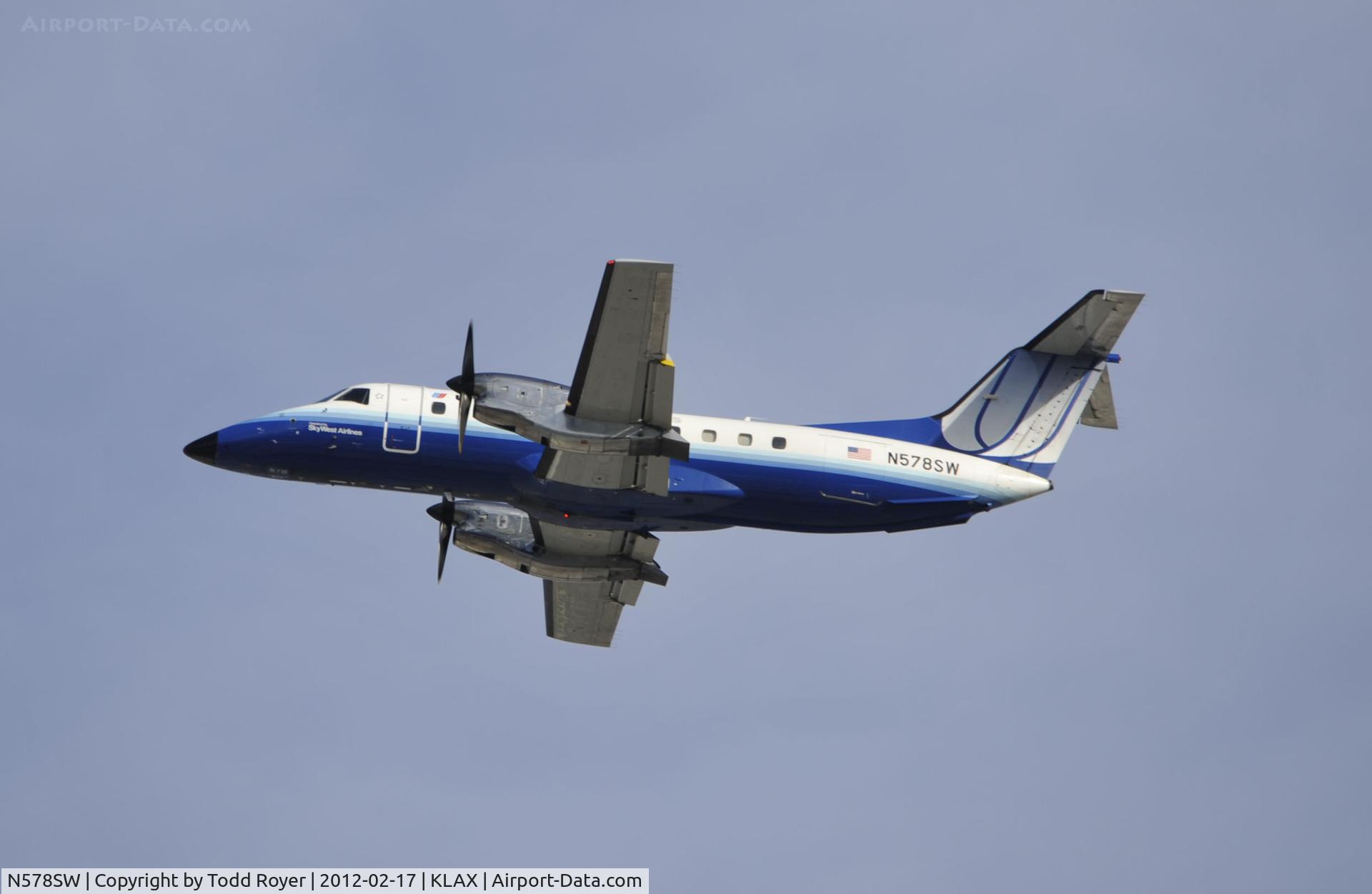 N578SW, 1998 Embraer EMB-120ER Brasilia C/N 120346, Departing LAX on 25R