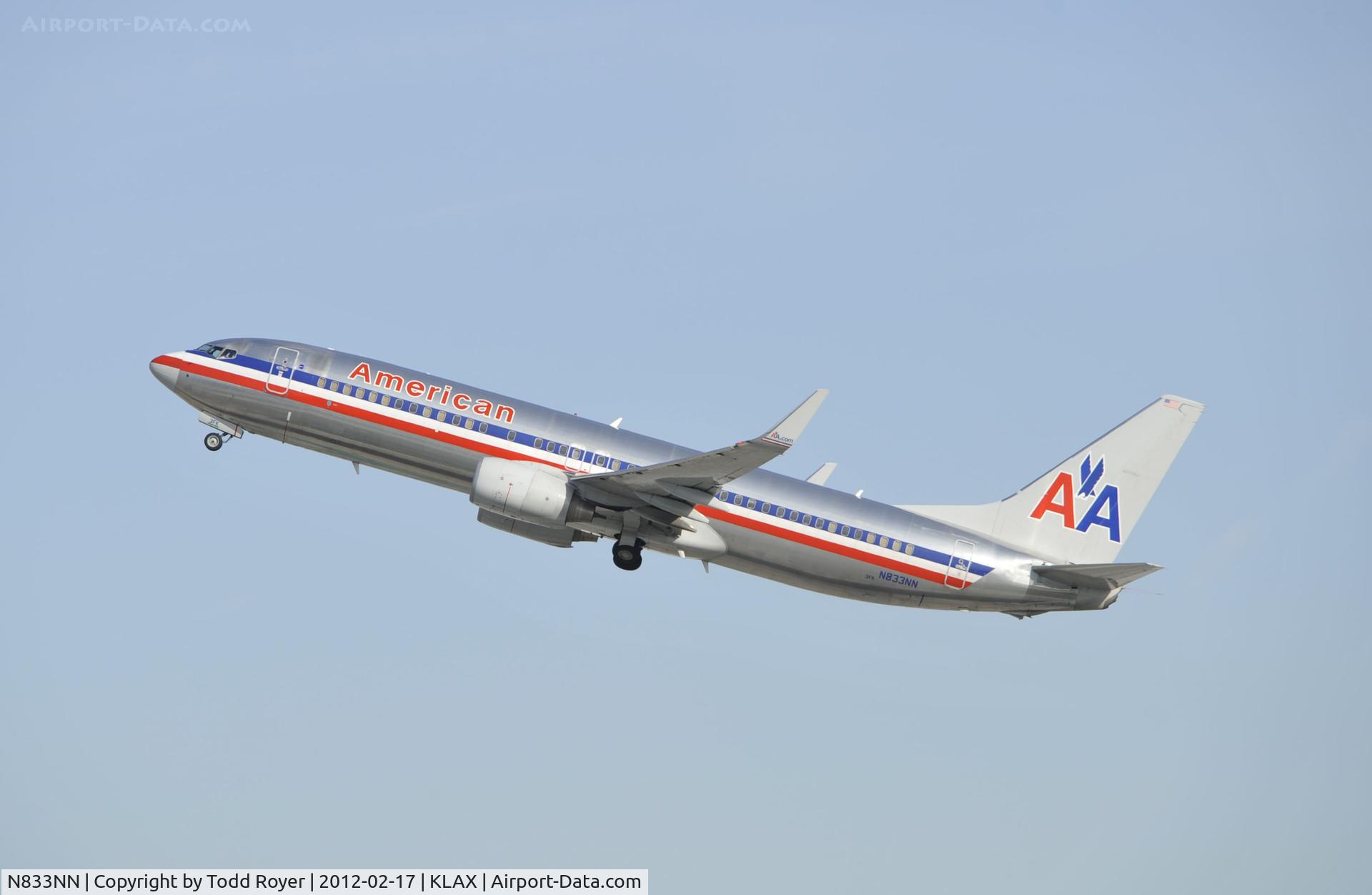 N833NN, 2010 Boeing 737-823 C/N 31093, Departing LAX on 25R