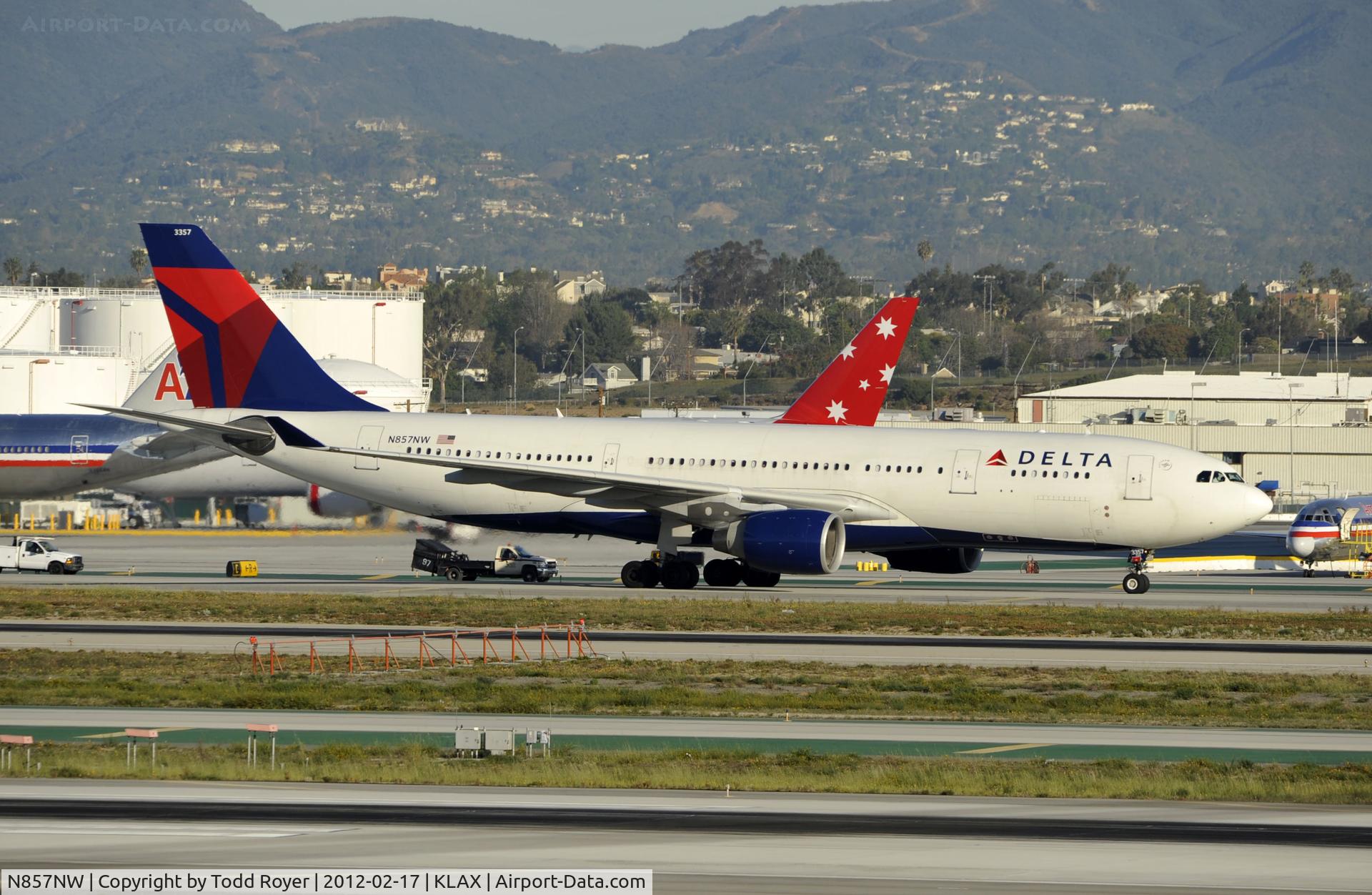 N857NW, 2004 Airbus A330-223 C/N 0633, Taxiing to gate