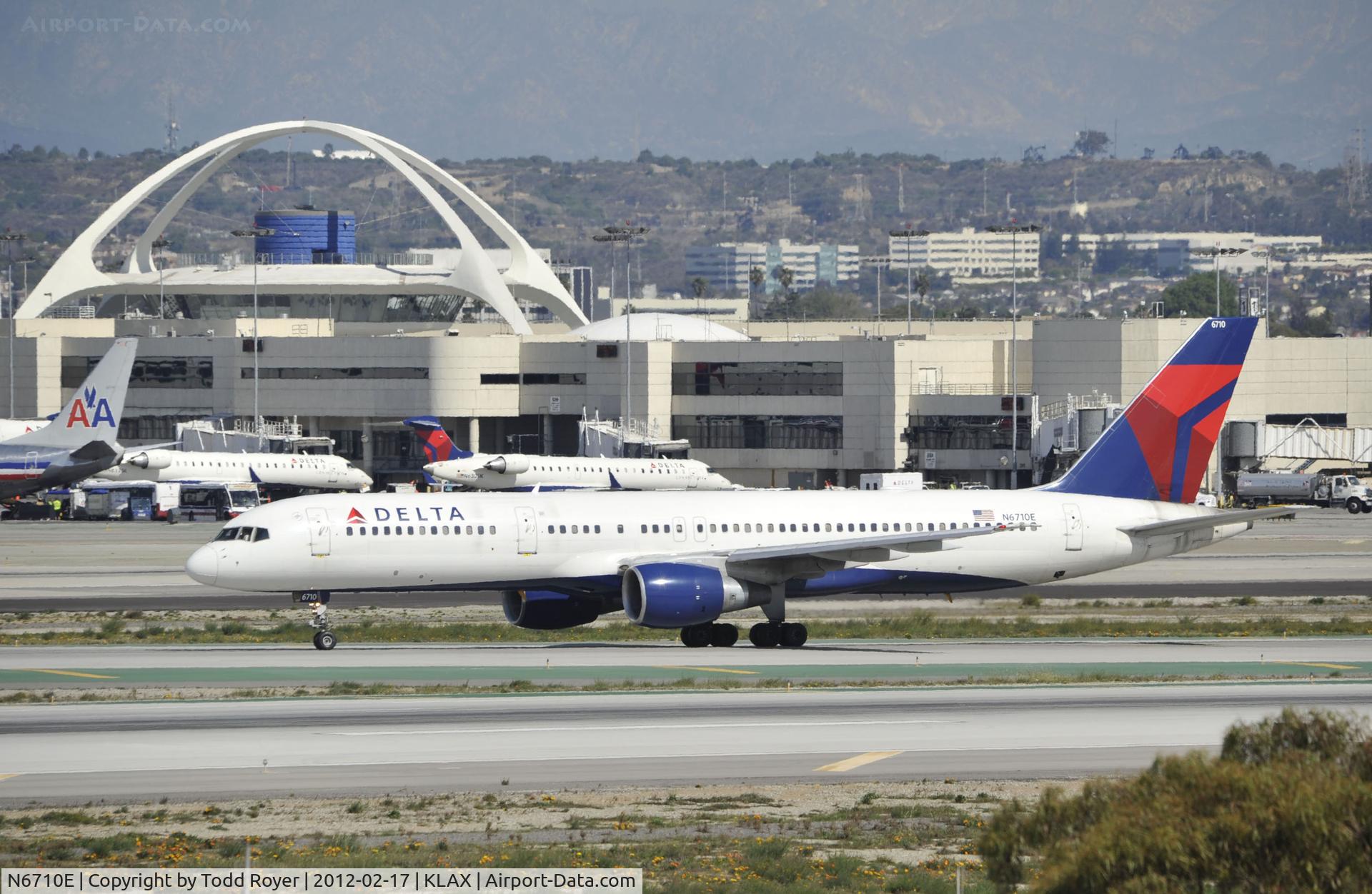 N6710E, 2000 Boeing 757-232 C/N 30482, Arrived at LAX on 25L