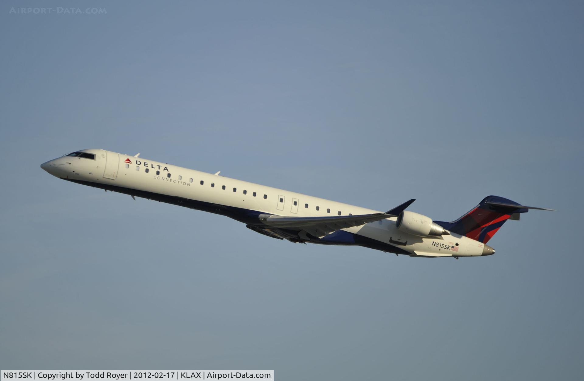 N815SK, 2006 Bombardier CRJ-900ER (CL-600-2D24) C/N 15101, Departing LAX on 25R