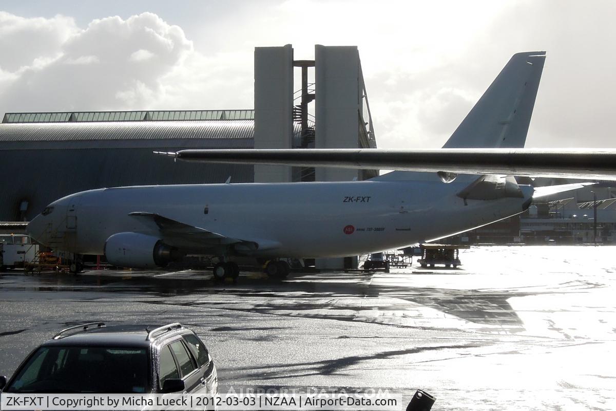 ZK-FXT, 1988 Boeing 737-3B7 C/N 23862, At Auckland
