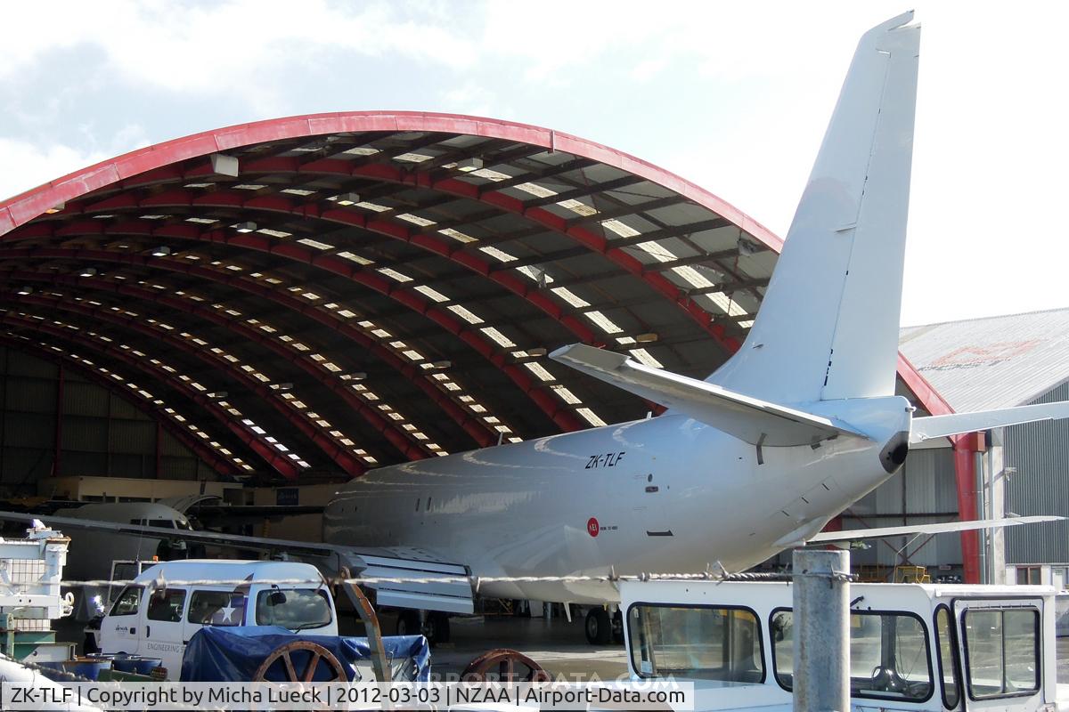 ZK-TLF, Boeing 737-4Q8 C/N 24709, At Auckland